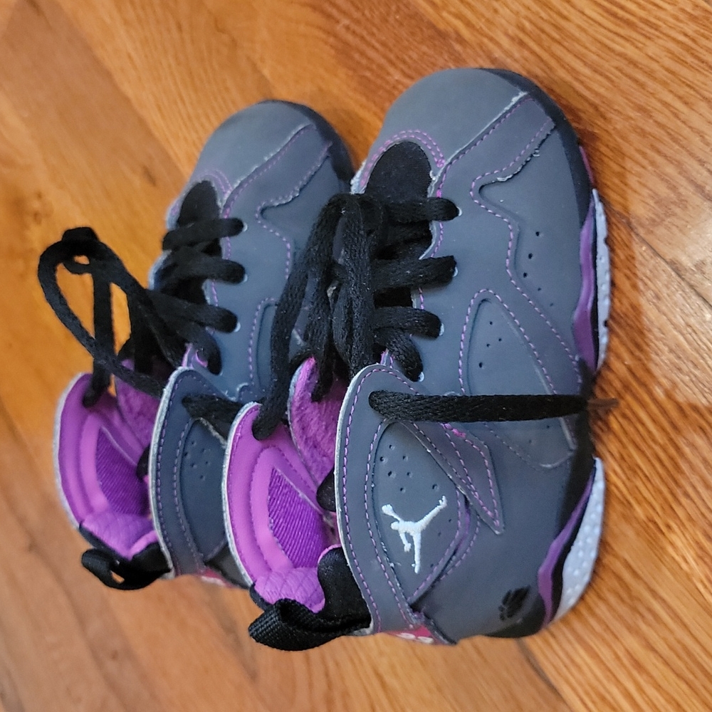 Kids Jordan sneakers - Picture 4 of 7